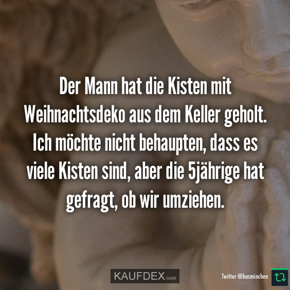 Der Mann hat die Kisten mit Weihnachtsdeko aus... Kaufdex