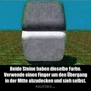 Beide Steine haben dieselbe Farbe. Verwende einen Finger um den Übergang in der Mitte abzudecken und sieh selbst.
